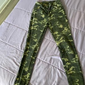 Cargo camo jeans